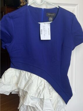 Gracia Blue Short-Sleeve Top with Cream Ruffle Hem